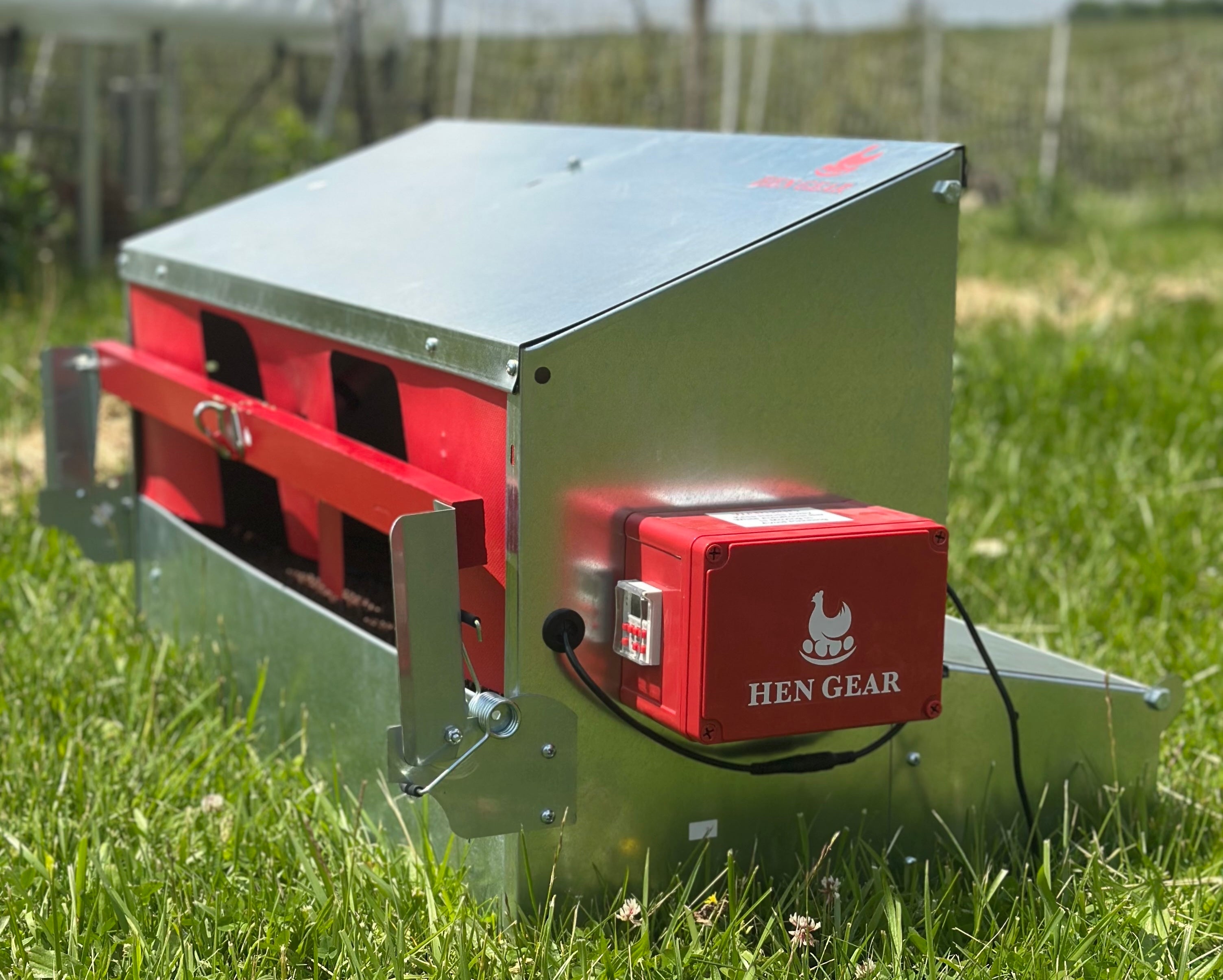 AutoRoost 3.0 (Opens & Closes Your Nest Box) - SHIPS DECEMBER 15